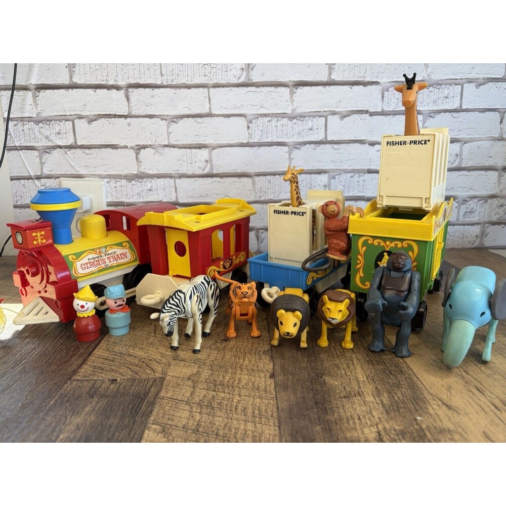 Vintage Fisher Price 1973 Play Family Circus Train Horn People Animals Excellent